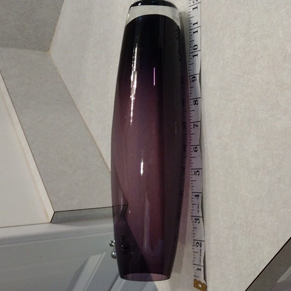 Beautiful purple bud vase. - Picture 4 of 7